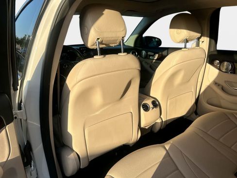 Used 2021 Mercedes-Benz GLC 300 image 12