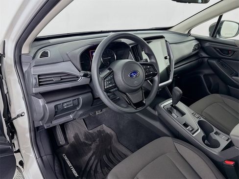 Used 2025 Subaru Crosstrek 2.0i Premium image 4