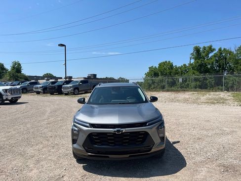 Used 2025 Chevrolet Trax ACTIV FWD image 4