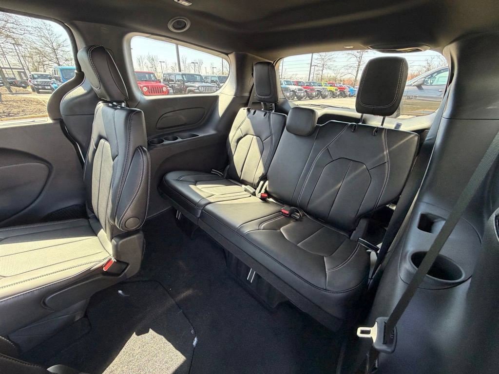 New 2026 Chrysler Pacifica Select FWD image 12
