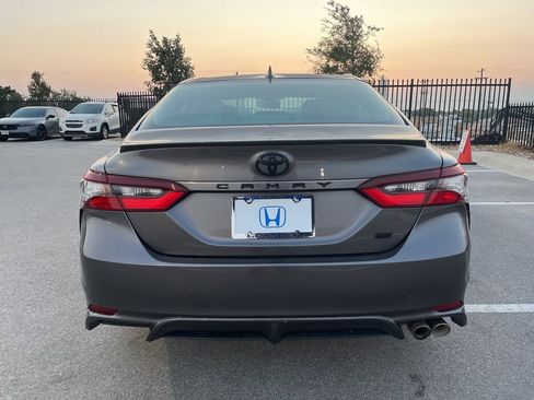 Used 2023 Toyota Camry SE image 5