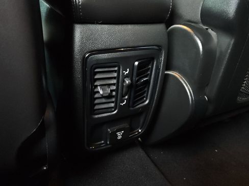 Used 2021 Jeep Grand Cherokee Laredo w/ Security & Convenience Group image 23