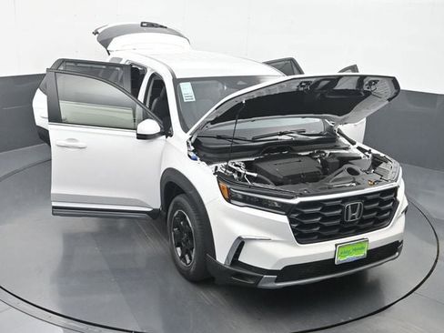 Certified 2025 Honda Pilot EX-L image 40