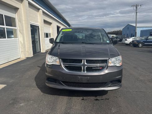 Used 2016 Dodge Grand Caravan SE w/ Quick Order Package 29E SE image 3