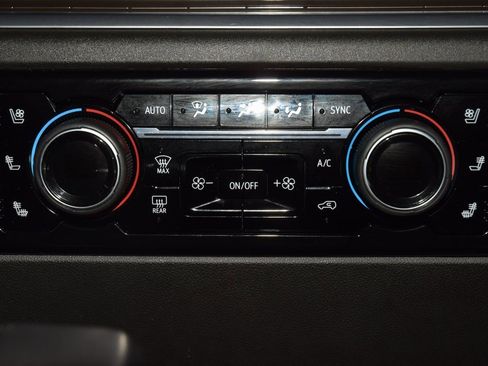 Used 2022 Chevrolet Silverado 1500 High Country w/ High Country Premium Package image 34