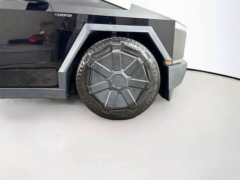 Used 2024 Tesla Cybertruck Cyberbeast AWD/4WD image 22
