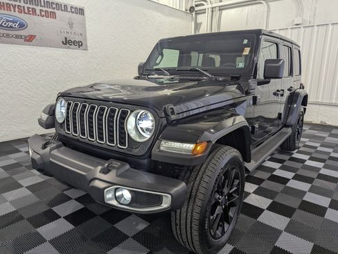 Used 2025 Jeep Wrangler Unlimited Sahara image 3