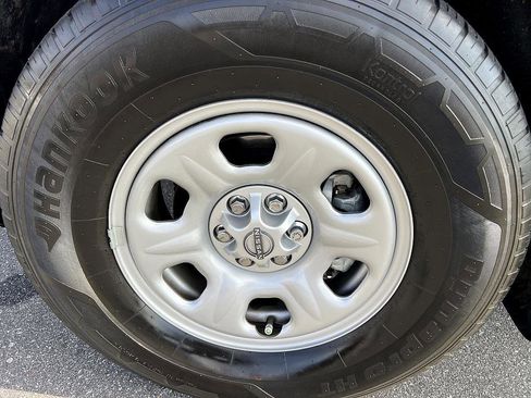 Certified 2023 Nissan Frontier S image 9