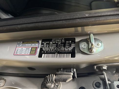 Certified 2023 Kia Sorento SX AWD/4WD image 31