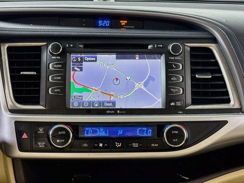Used 2014 Toyota Highlander XLE AWD/4WD image 13