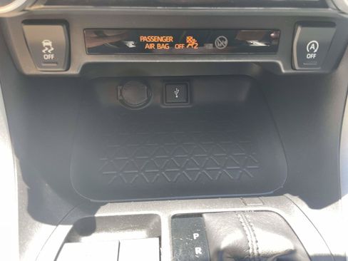 Used 2021 Toyota RAV4 XLE FWD image 28