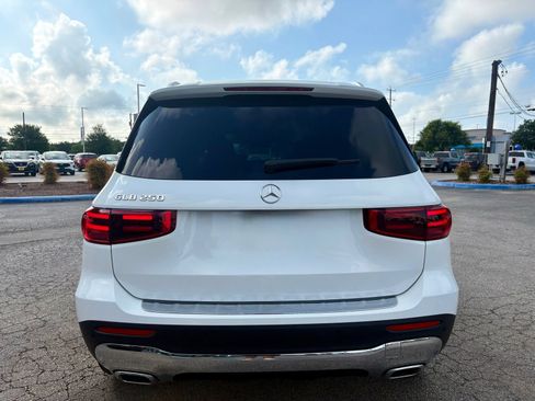 Used 2025 Mercedes-Benz GLB 250 image 4