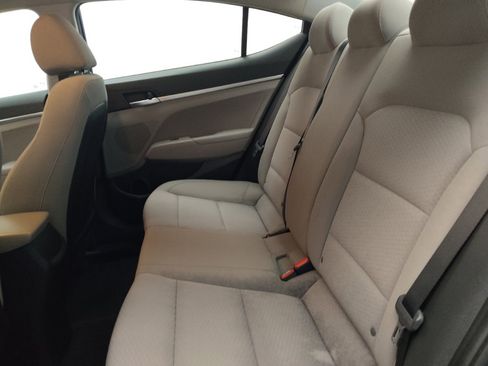 Used 2020 Hyundai Elantra SE FWD image 18