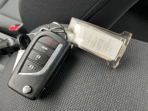 Used 2025 Toyota Corolla LE image 21