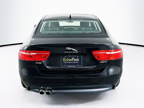 Used 2019 Jaguar XE Prestige RWD image 7