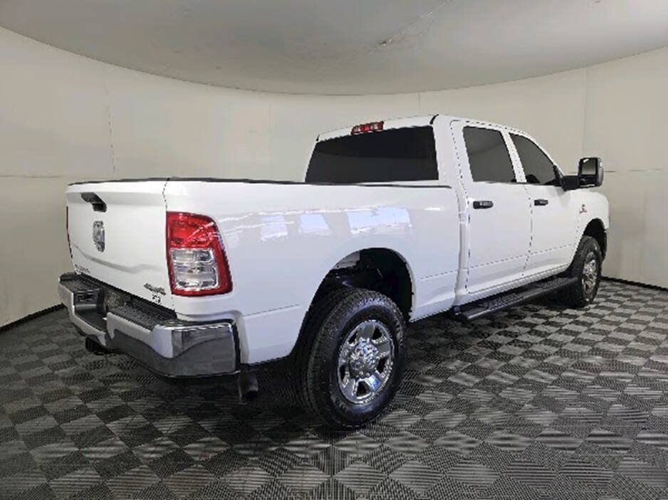Used 2024 RAM 2500 Tradesman w/ Chrome Appearance Group AWD/4WD image 9