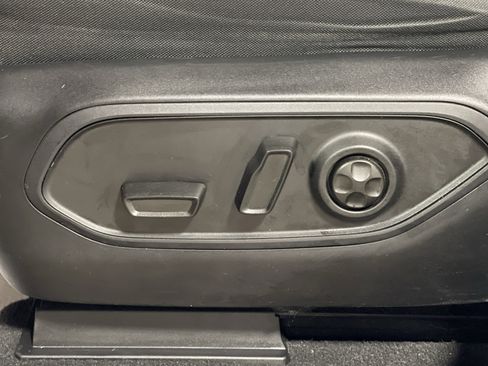 Used 2023 Jeep Grand Cherokee Laredo w/ Luxury Tech Group I image 10