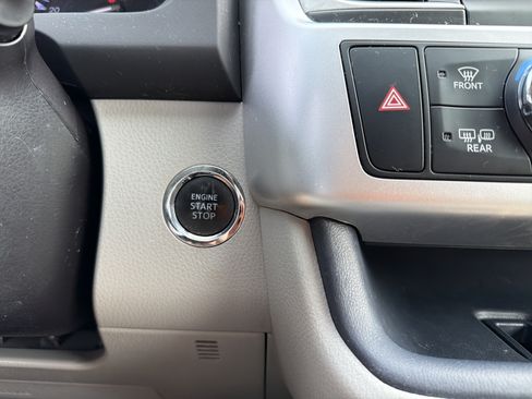 Certified 2018 Toyota Highlander XLE AWD/4WD image 18