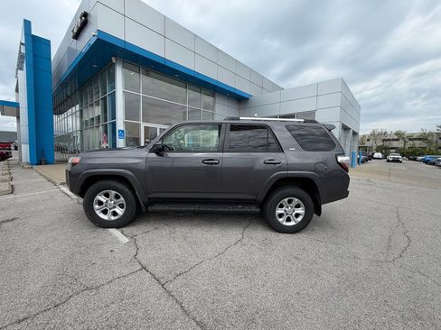 Used 2020 Toyota 4Runner SR5 image 3