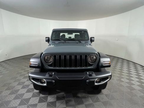 Certified 2024 Jeep Gladiator Sport AWD/4WD image 4