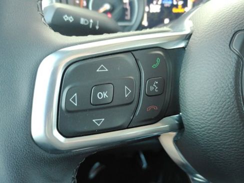 Used 2025 Jeep Wrangler Unlimited Sahara image 33