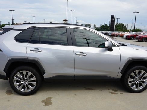 Used 2024 Toyota RAV4 XLE Premium FWD image 4