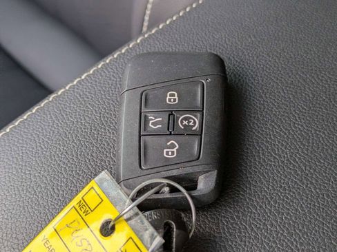 Used 2023 Volkswagen Tiguan SE FWD image 43