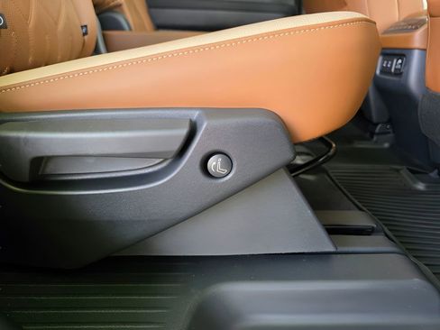 New 2026 Nissan Pathfinder Platinum AWD/4WD image 8