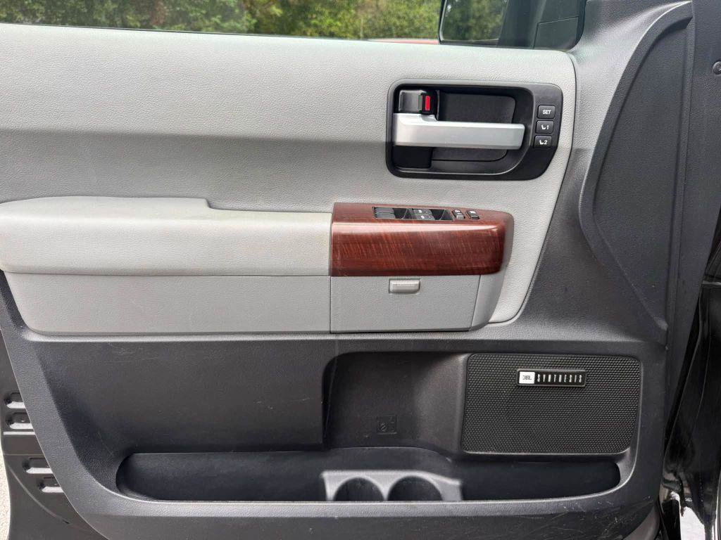 Used 2014 Toyota Sequoia Platinum RWD image 40