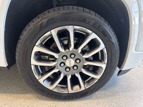 Used 2023 GMC Acadia Denali AWD/4WD image 9