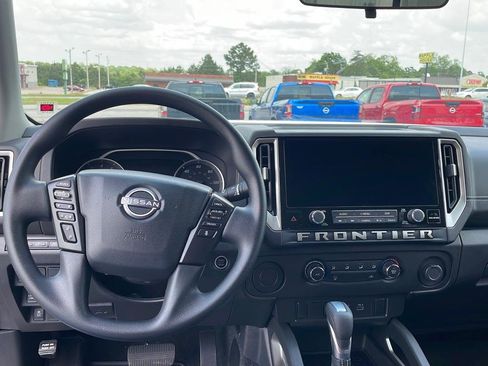 New 2025 Nissan Frontier SV image 11