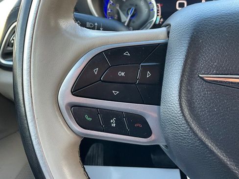 Used 2020 Chrysler Pacifica Limited FWD image 16