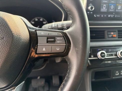Used 2025 Honda Pilot EX-L image 25