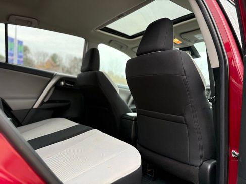 Used 2018 Toyota RAV4 XLE image 18