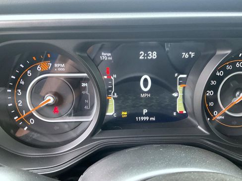 Used 2025 Jeep Wrangler Unlimited Rubicon AWD/4WD image 12