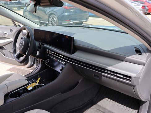 Used 2025 Hyundai Sonata SEL FWD image 17