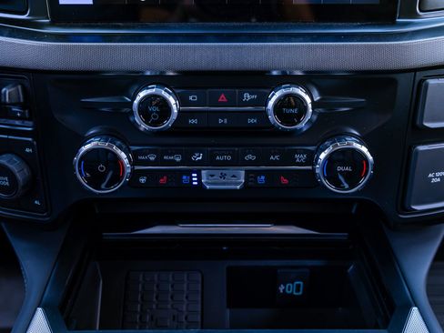 Used 2026 Ford F450 Platinum w/ FX4 Off-Road Package image 28