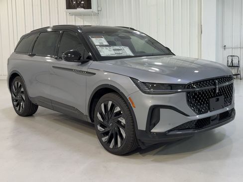 New 2025 Lincoln Nautilus Reserve image 3