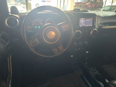 Used 2012 Jeep Wrangler Unlimited Rubicon w/ Connectivity Group image 19