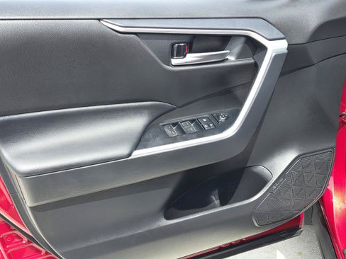 Used 2025 Toyota RAV4 XLE w/ Convenience Package FWD image 15