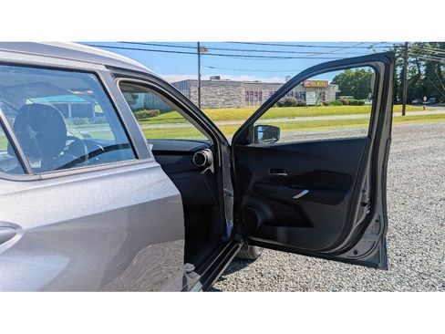 Used 2023 Nissan Kicks SV image 11