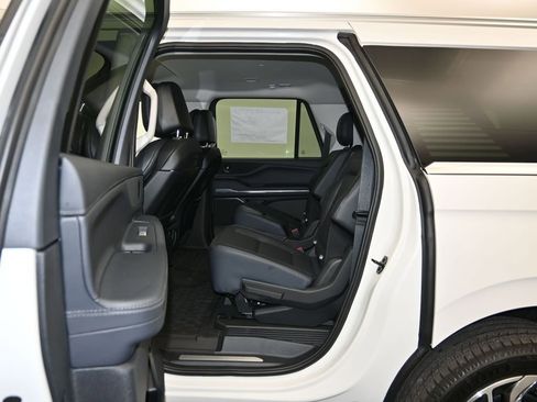 New 2026 Lincoln Navigator L Premier AWD/4WD image 22