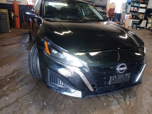 Used 2025 Nissan Altima 2.5 SV FWD image 10