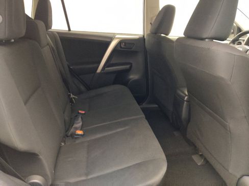 Used 2018 Toyota RAV4 LE FWD image 19