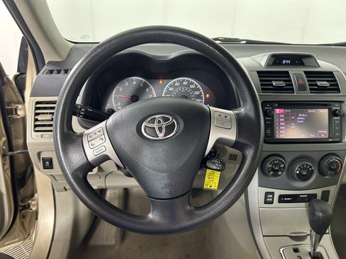 Used 2013 Toyota Corolla LE FWD image 11