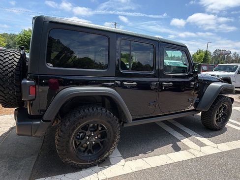Used 2025 Jeep Wrangler Willys AWD/4WD image 8