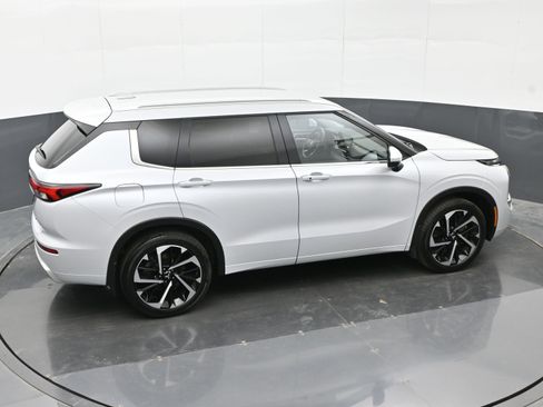 Used 2024 Mitsubishi Outlander SEL AWD/4WD image 32