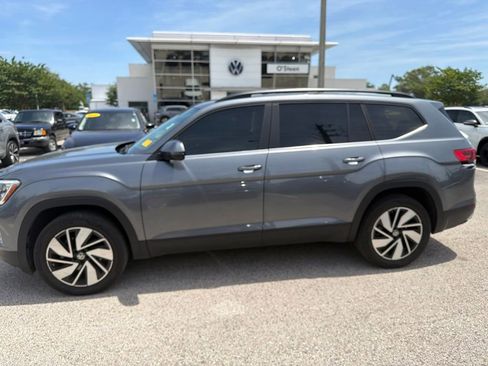 Certified 2024 Volkswagen Atlas SE w/ Panoramic Sunroof Package FWD image 3
