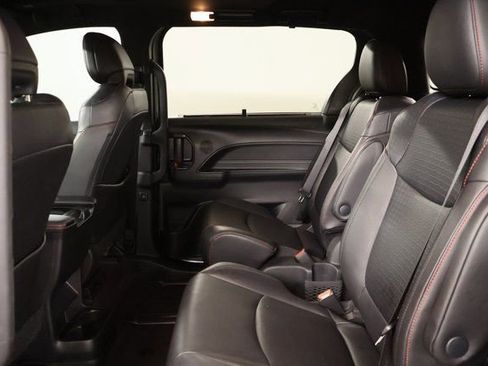 Certified 2025 Toyota Sienna XSE image 29