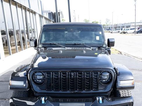 Used 2024 Jeep Wrangler High Altitude AWD/4WD image 3